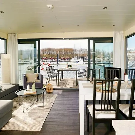 Botel Houseboat Floating 44 In Boltenhagen (Ostseebad)